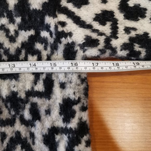 Vintage Hand knit 100% Merinol Wool Sweater (S) - Picture 5 of 7